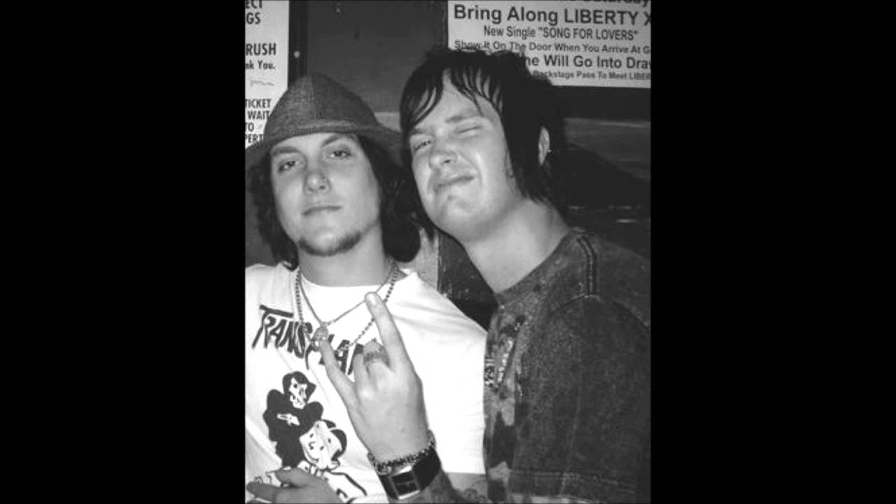 Avenged Sevenfold - The Rev Singing
