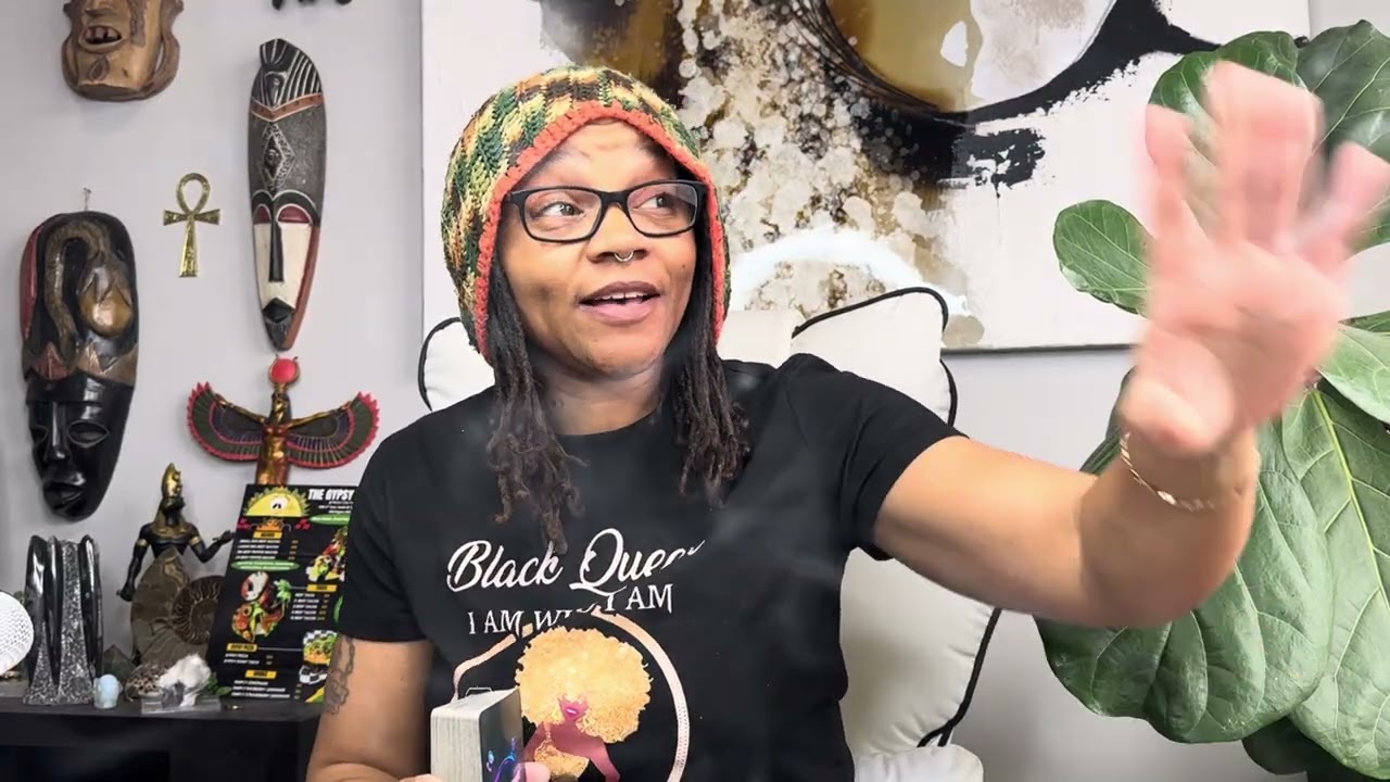 Он предпочитает тебя.