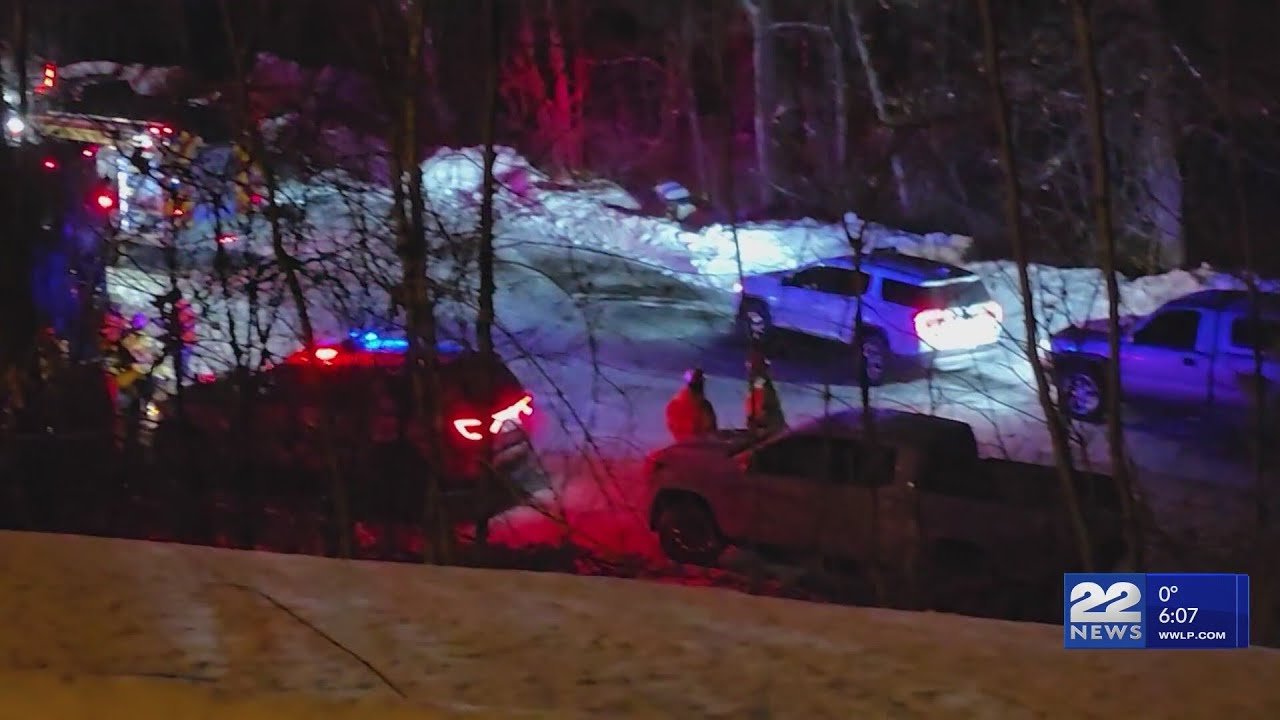 Train derails in Northfield forcing over 100 passengers off