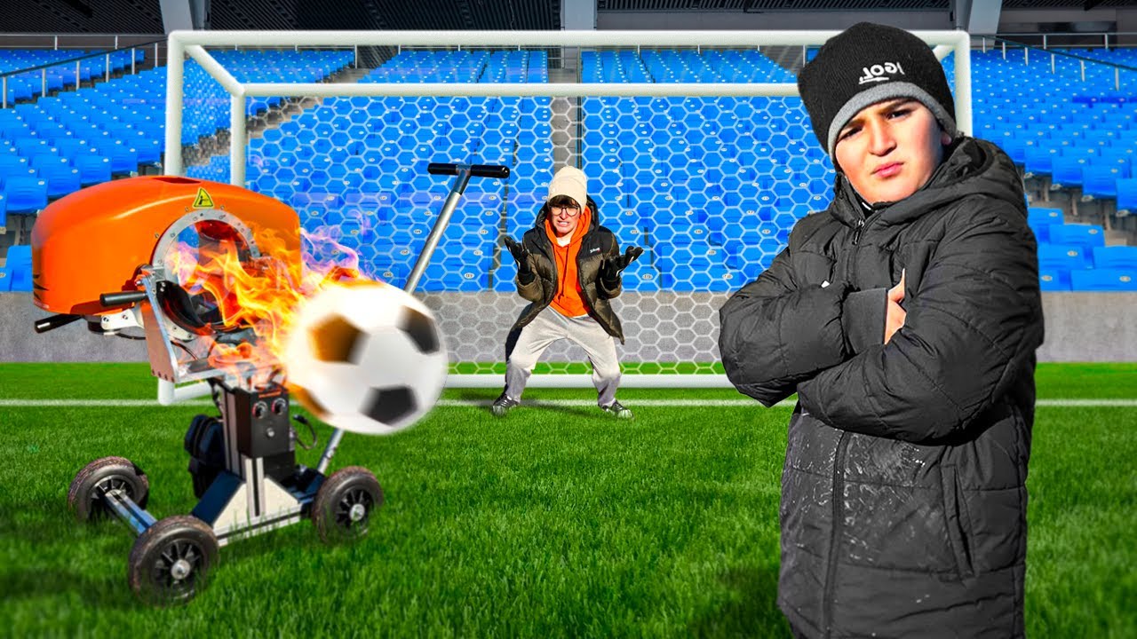 MON PETIT FRÈRE VS UN LANCEUR DE BALLON DE FOOT AUTOMATIQUE ! IL VA A 130KM/H !!