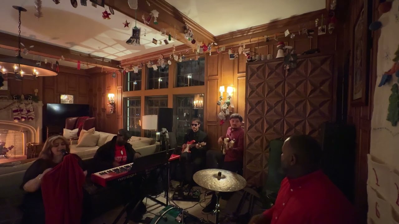 OliveMeMusic - Give Me One Reason / Let’s Stay Together / Just the Two of Us (Living Room Session) 