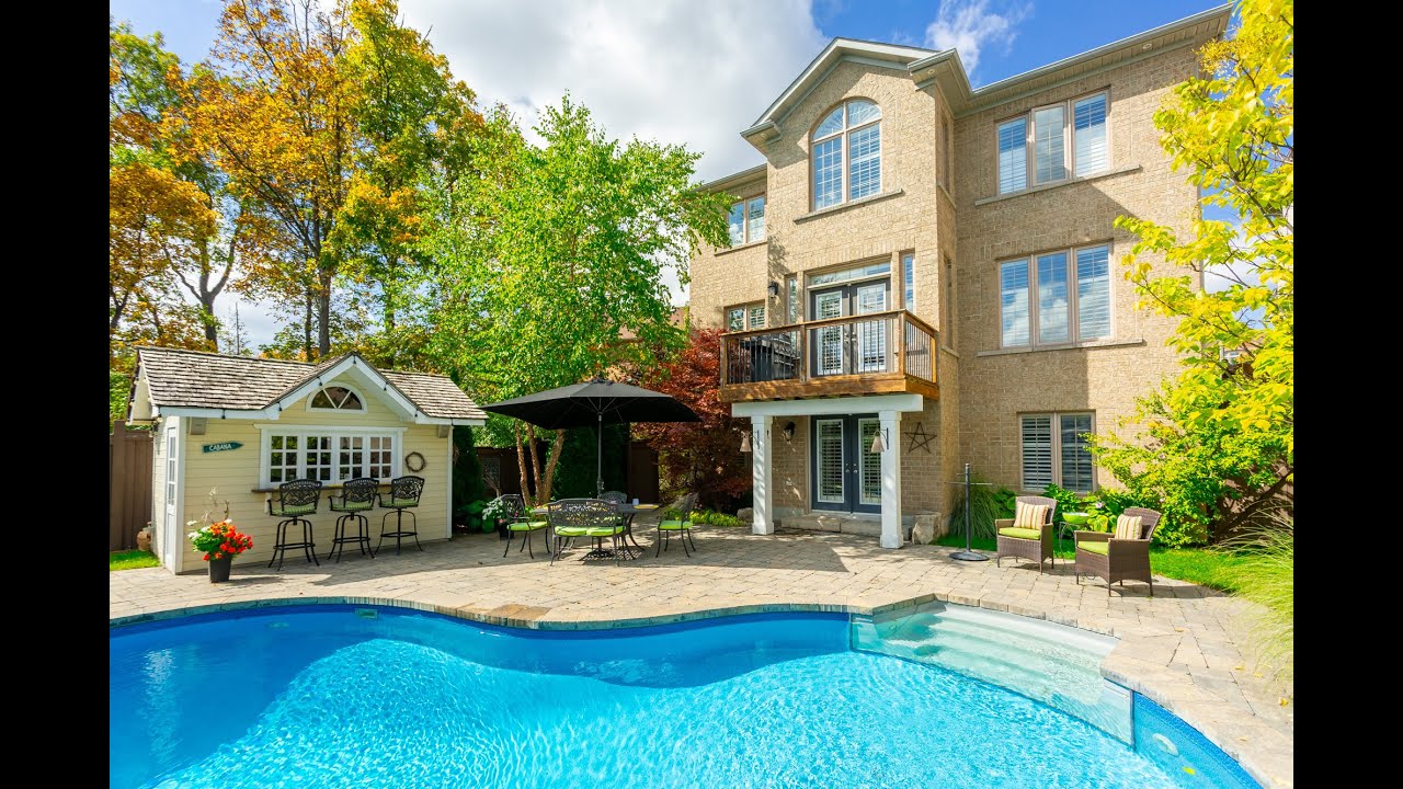 Exquisite Backyard Getaway in Oakville | FOR SALE | 2135 Devonshire Crescent - Oakville, Ontario