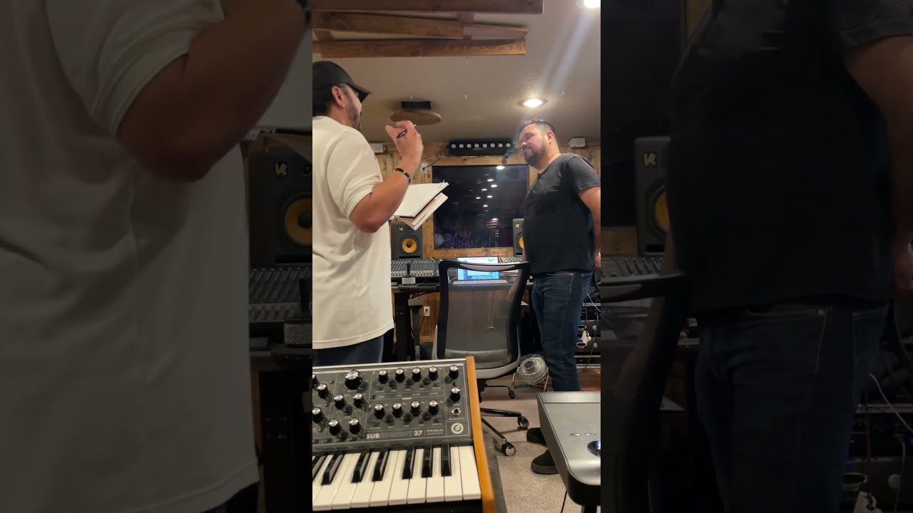 Platicando sobre los planes de la música y producción de la nueva canción, de lo bueno a lo mejor ￼