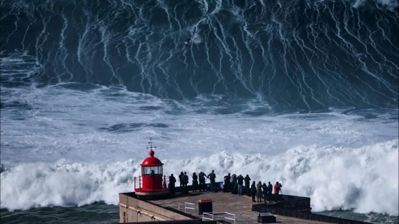 Gente y Olas de Nazaré