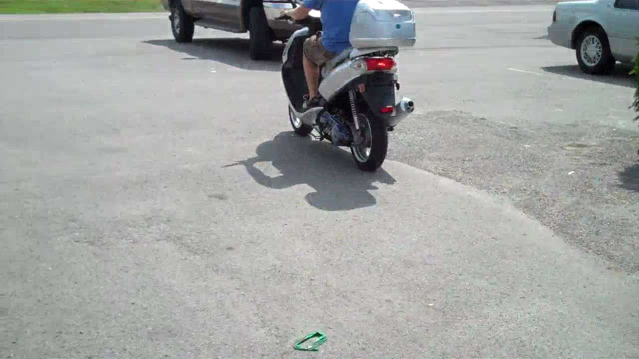2008 E-Mark ZN150T-7C 150cc Scooter by Taizhou Zhongneng Motorcycle Company Lot 299 Running.MP4