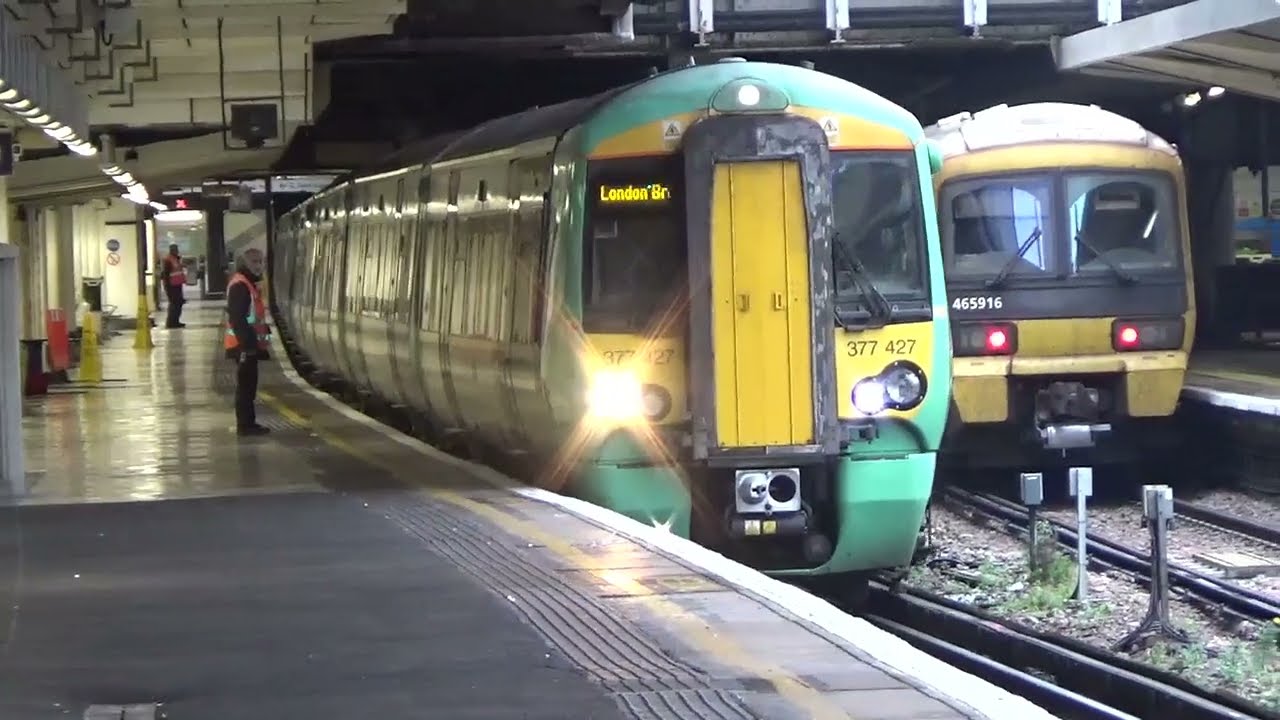 A service to London Bridge leaves Victoria P9, 8 Jan 26