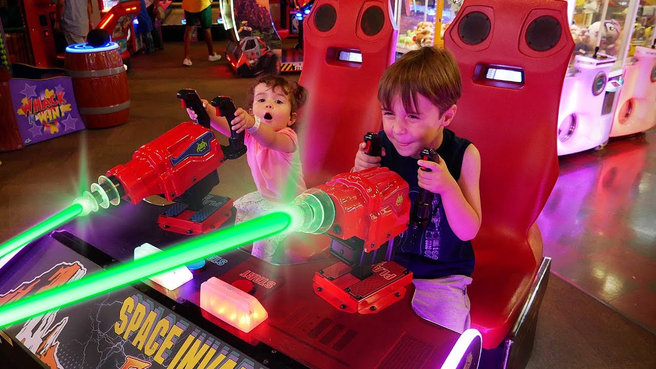 PARQUE DE DIVERSÕES EM ORLANDO MONKEY JOE'S COM MARCOS E LAURA - Familia Brancoala