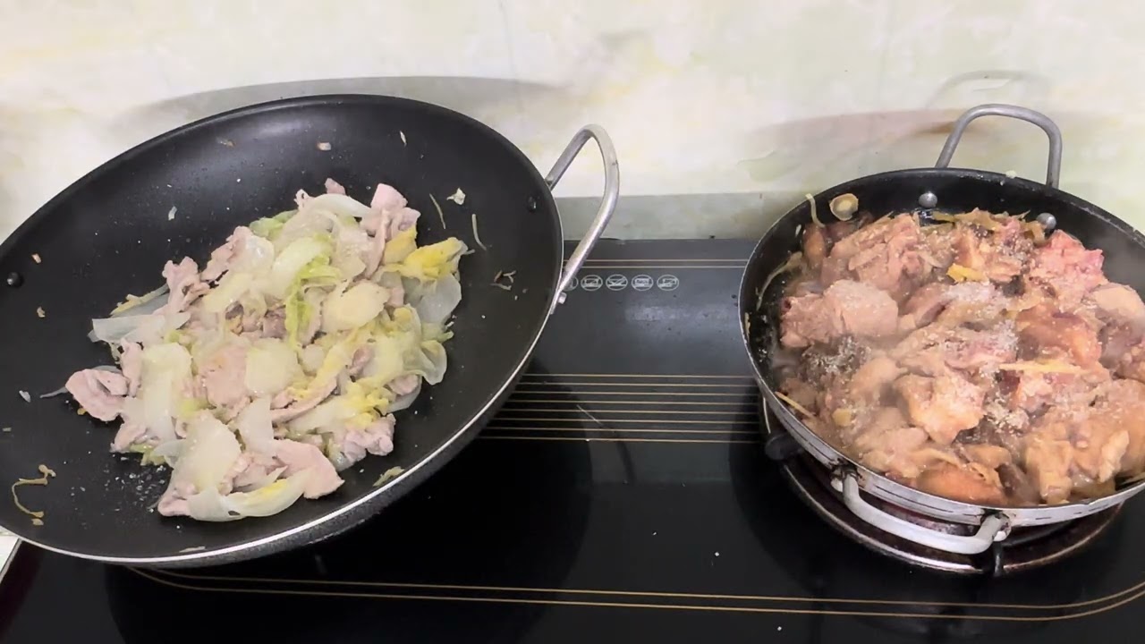 Mời mọi người vào bếp nấu món gà kho gừng và thịt heo xào cải đầu xù cùng với em ăn cơm nha ￼