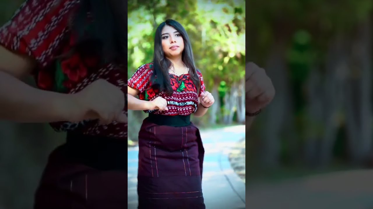 Hermosa princesa bailando Marimba