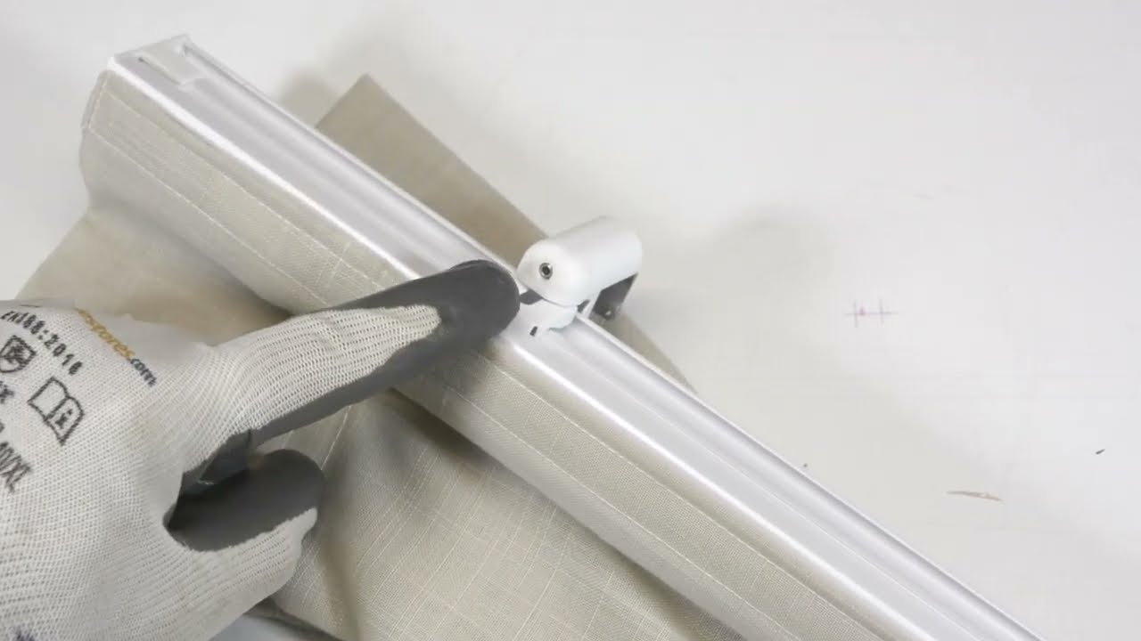 Cómo instalar un estor paqueto o de varillas sin taladrar con ganchos regulables