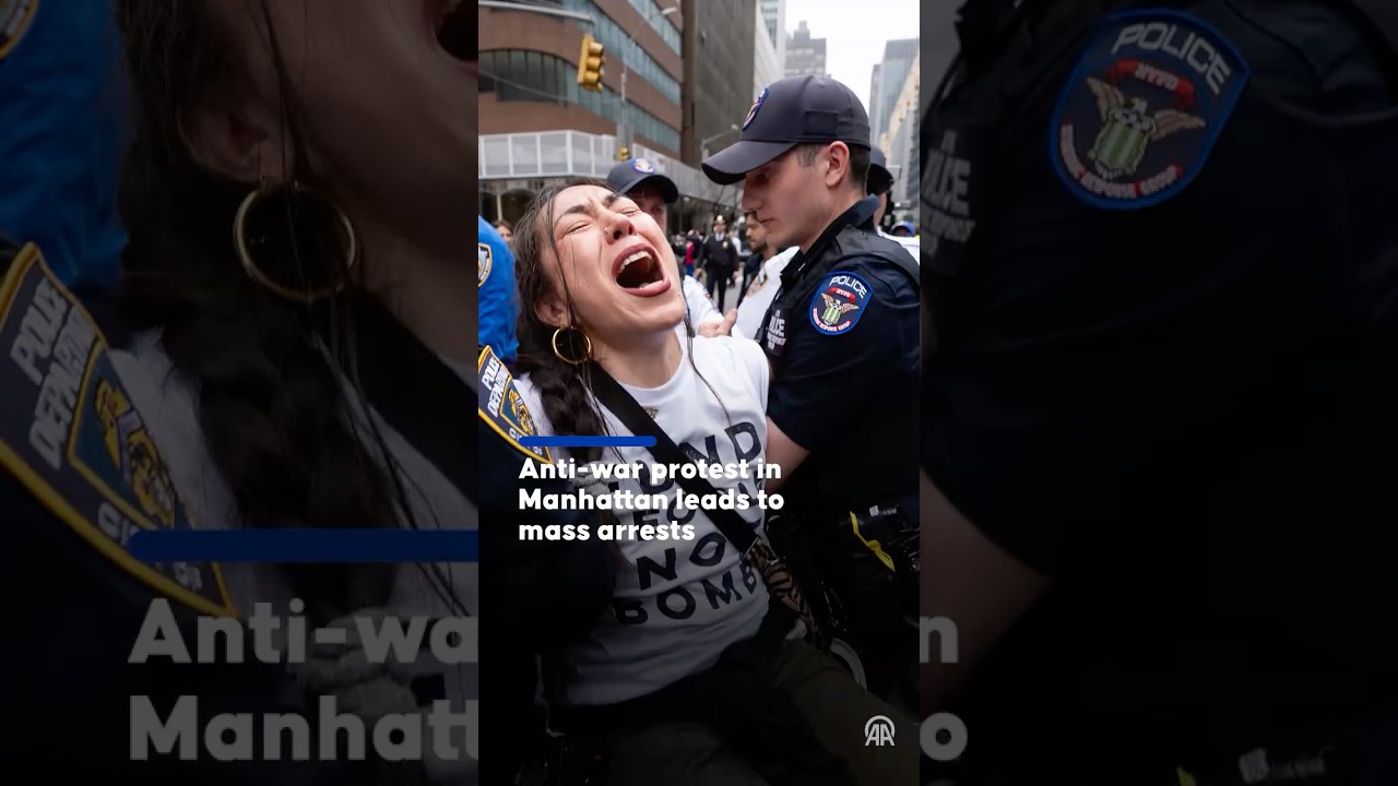 Десятки людей были арестованы в знак протеста против голосования Шумера и Джиллибранд против пред...