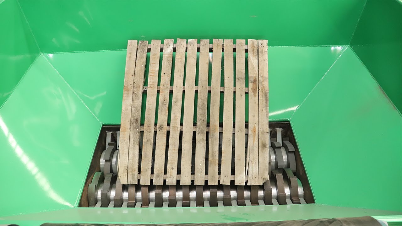 Waste Wood Recycling: Wood Pallet Shredder with Nail Remover