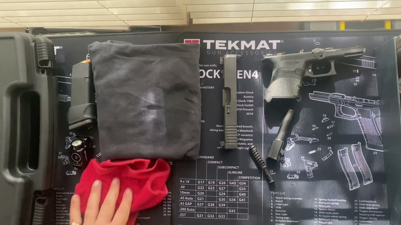 Давайте почистим и смажем пистолет Glock 30SF.