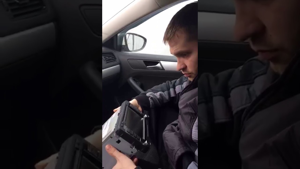 Снятие и установка магнитолы на Фольксваген Джетта 6