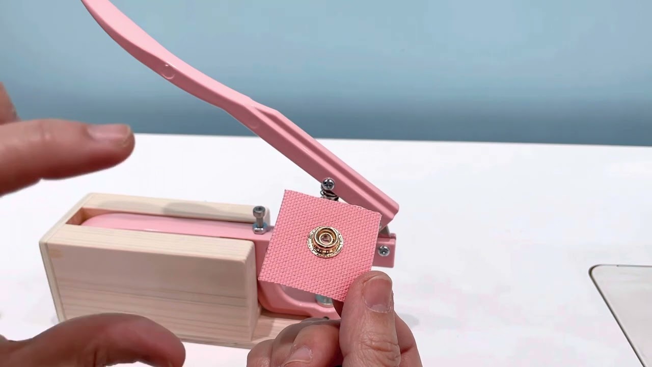 Unique 手壓鉗大白釦（彈簧釦）操作方式