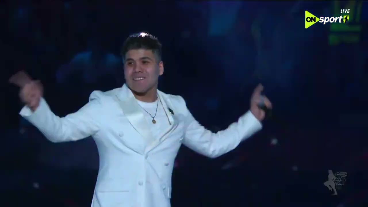 محمود الليثي وعمر كمال يشعـ🔥لون مدرجات استاد هزاع بن زايد قبل مباراة الأهلي والزمالك في نهائي السوبر