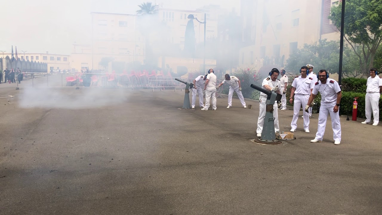 Cagliari, 21 salve di cannone per la festa della Marina militare