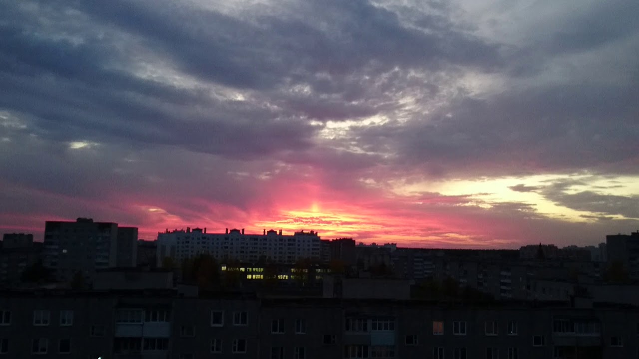КРАСИВЫЙ БАГРЯНЫЙ ЗАКАТ НАД ГОРОДОМ ЛИДА БЕЛАРУСЬ