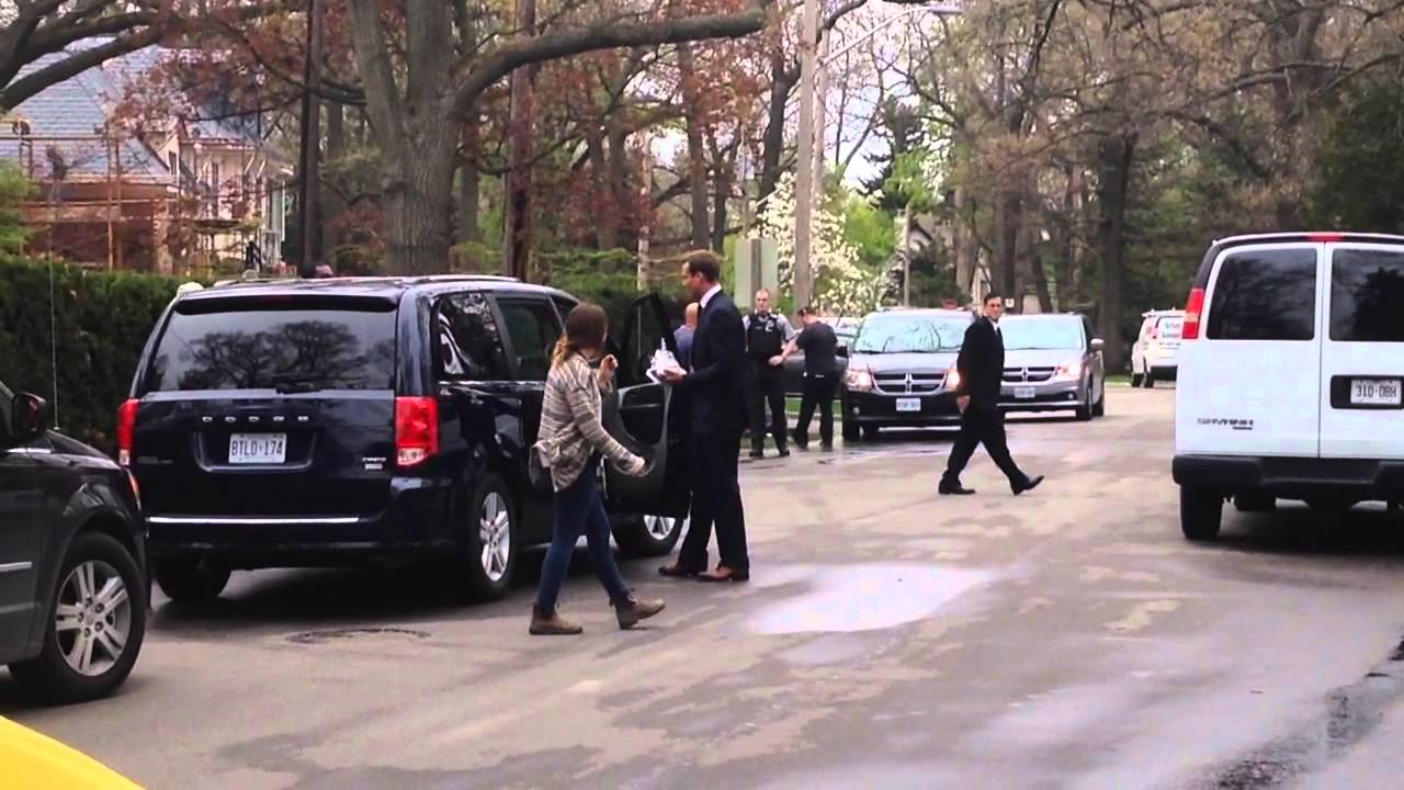 Gabriel Macht filming Suits S04E04 in Toronto (14/05/14)