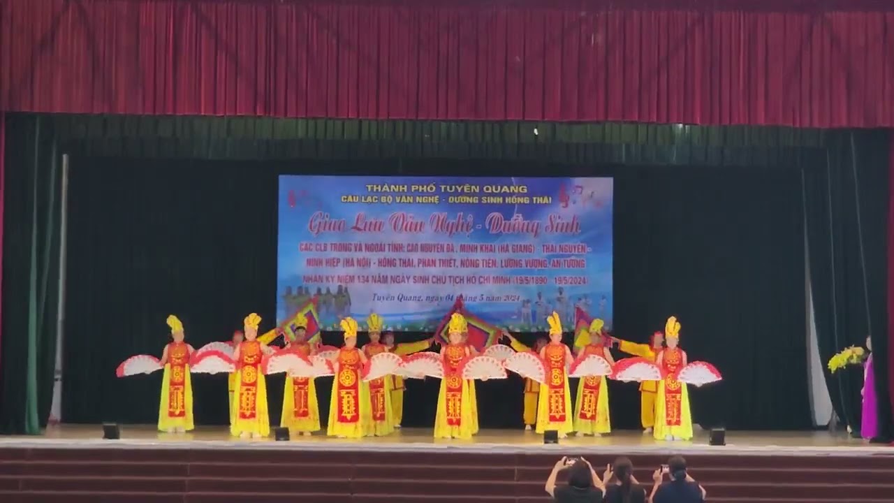 MÚA DÒNG MÁU LẠC HỒNG TỔ 10 PHƯỜNG AN TƯỜNG TP TUYÊN QUANG BIỂU DIỄN S/P HÙNG MÍA