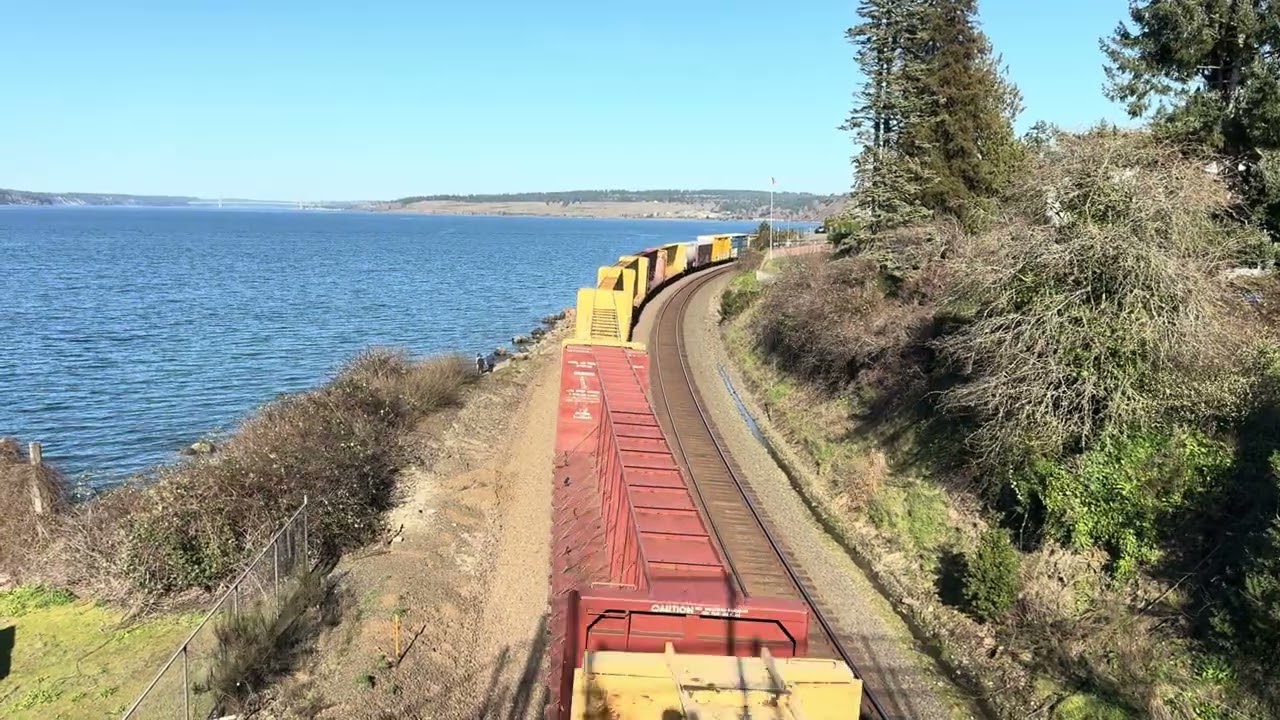 BNSF loud windy train Steilacoom Washington ￼