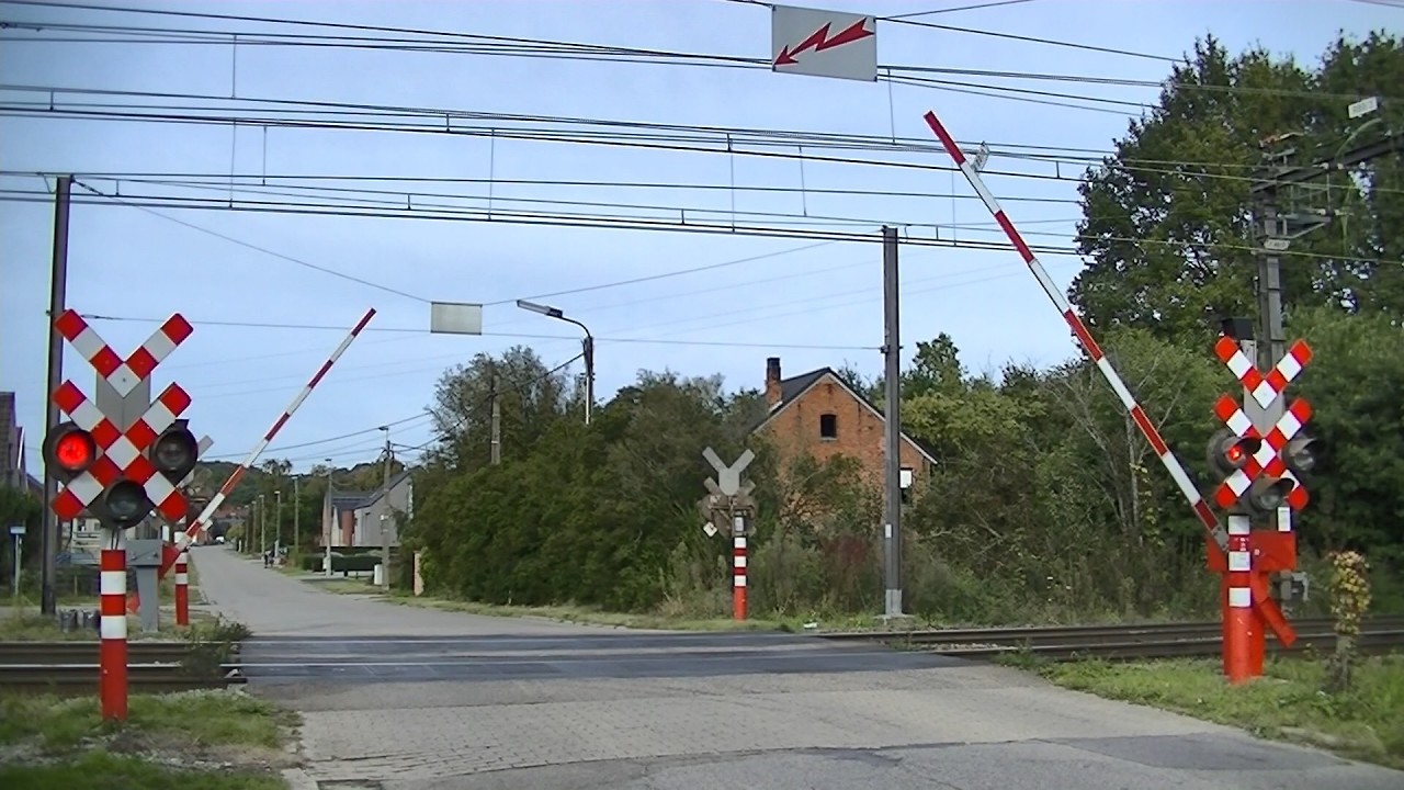 Spoorwegovergang Aarschot (B) // Railroad crossing // Passage à niveau