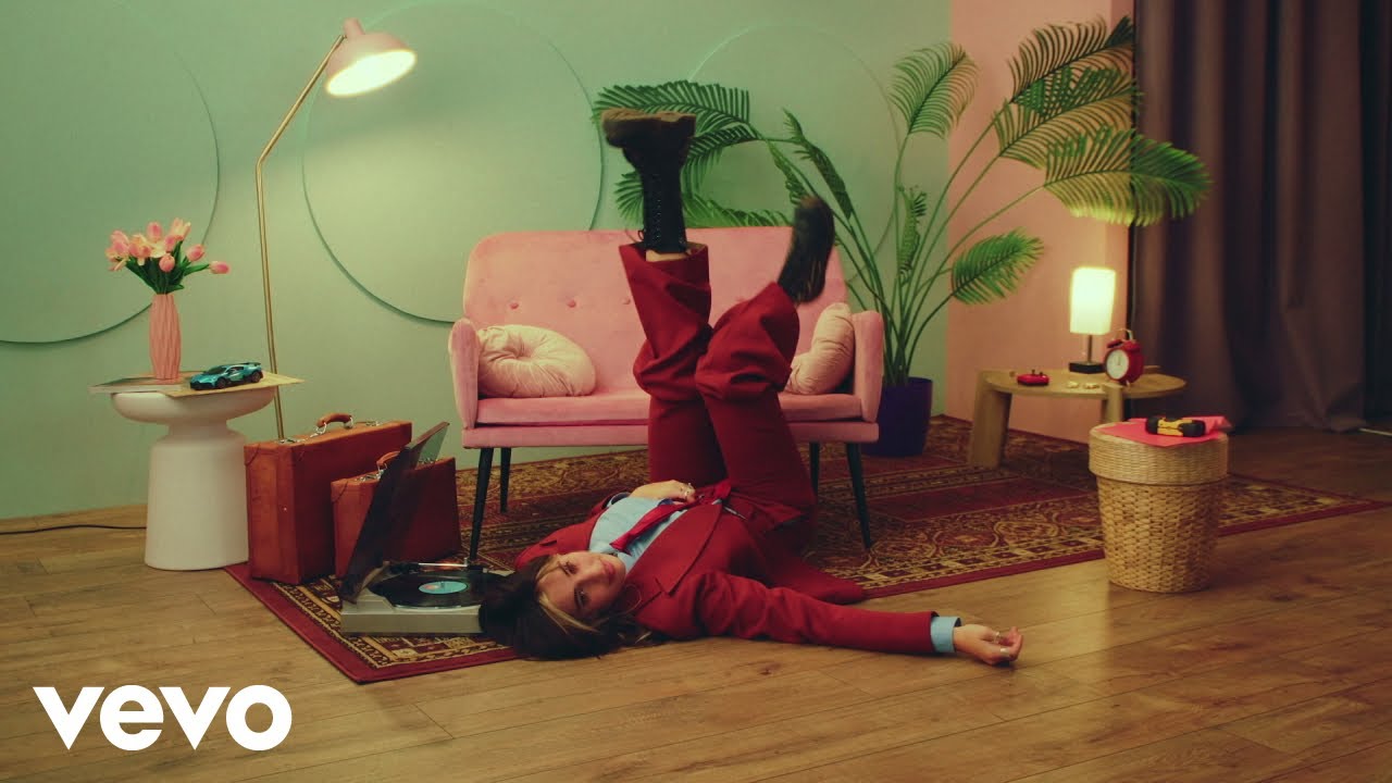 chiamamifaro - O.M.G. (Visual Video)
