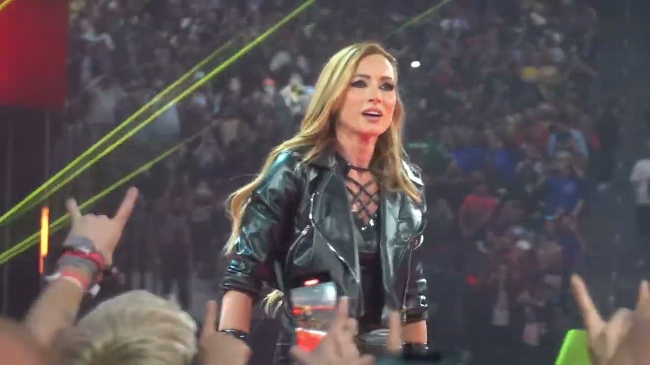 Becky Lynch WrestleMania 41 return entrance @ Allegiant Stadium Las Vegas 4.20.25.