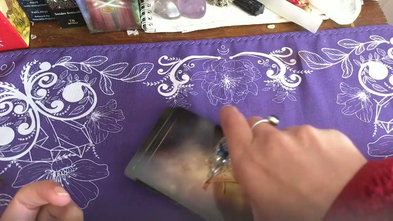 Tendrás noticias de esa persona? o ya no quiere saber de ti? TAROT INTERACTIVO 😏👇