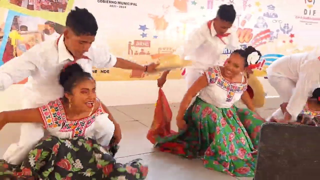 Bailable regional muy bonito  El Zanate