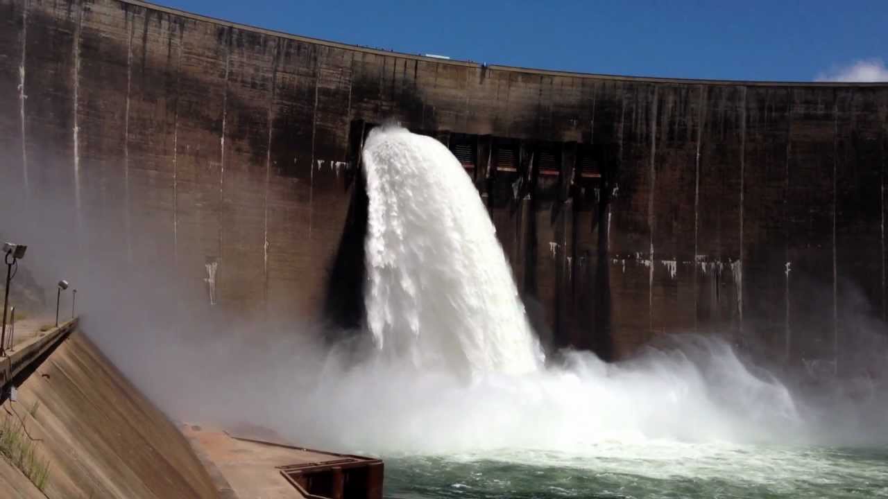 Kariba Dam Spilling 2013, Zimbabwe.
