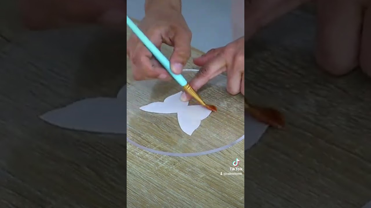 Edible wafer paper decorations used to scare me! But it's not as hard as you think 😁😍
