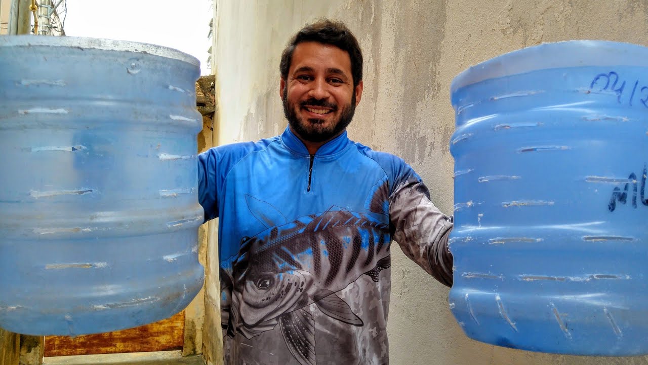 Armadilha para camarão, com galão de 20 litros, e receita de camarão empanado.