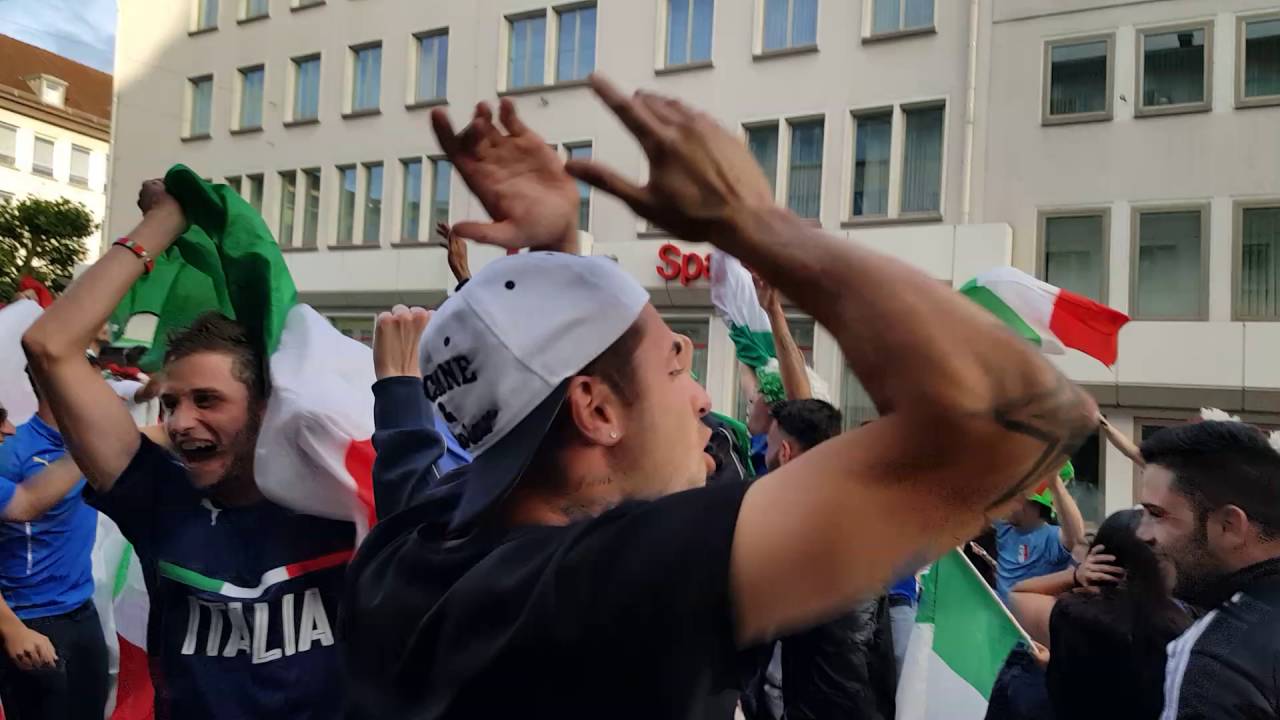 Italien vs Spanien 2-0 Autokorso neunkirchen saar