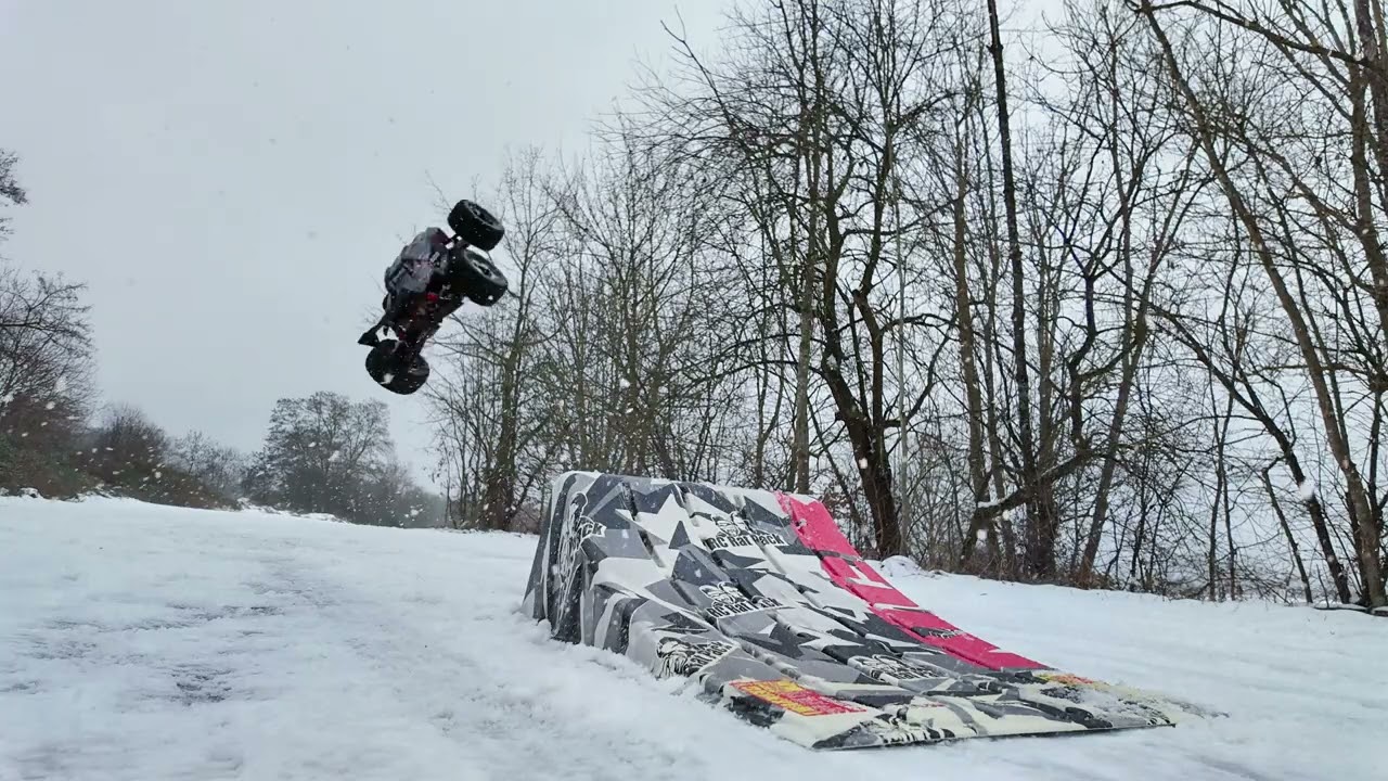Rampen-Spaß mit Kronos und Traxxas Sledge im Schnee :-) 