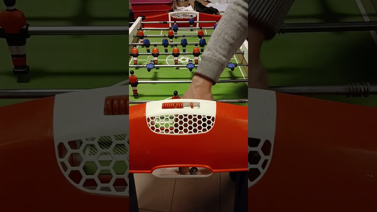 Baby foot match commenté extrême.