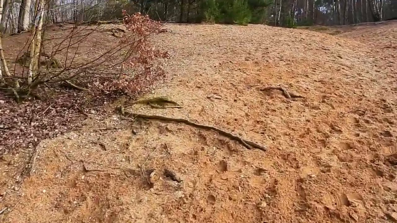 Best hoge zandheuvel op gaan lopen