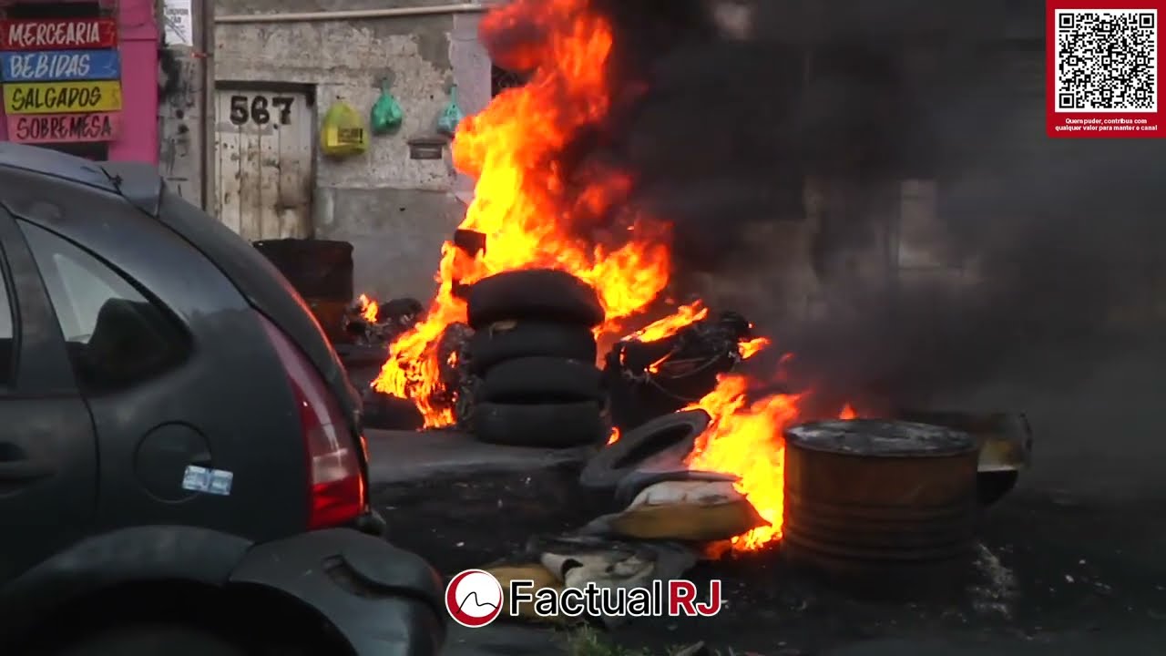 Barricadas em chamas para impedir passagem do Caverão 41 BPM  durante operação no chapadão.