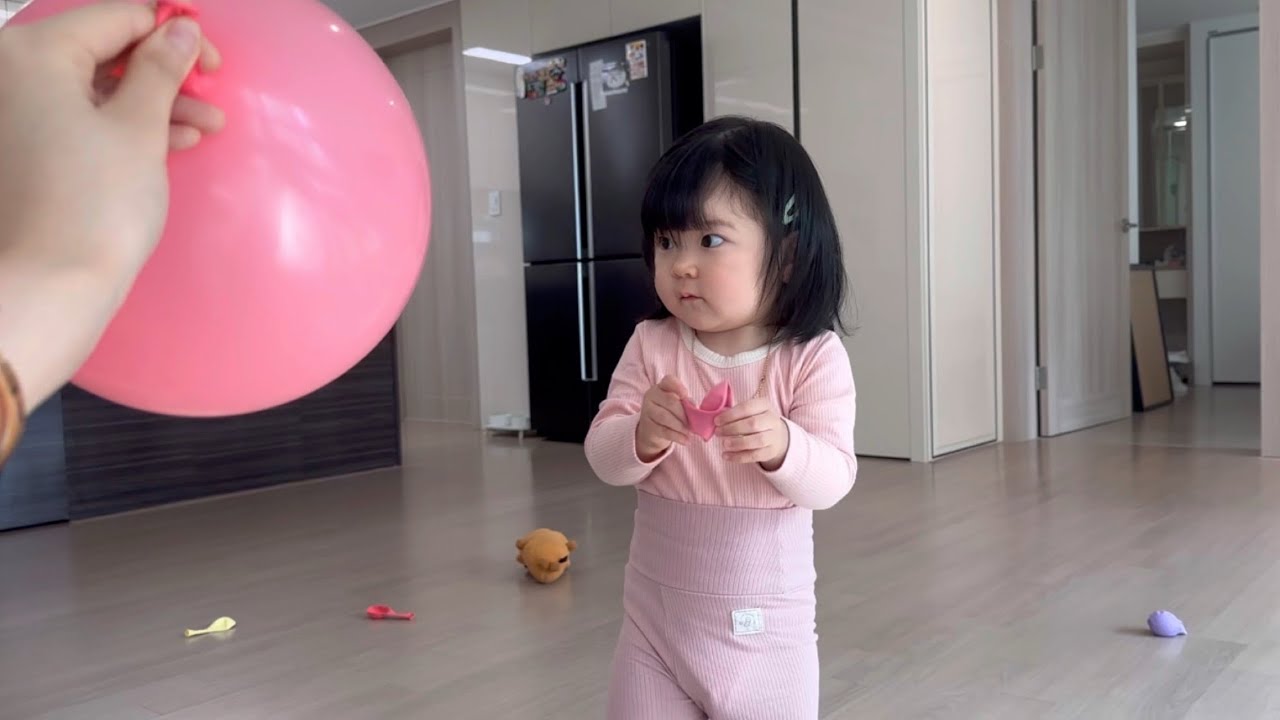17개월 도아에게 풍선을 던졌더니?