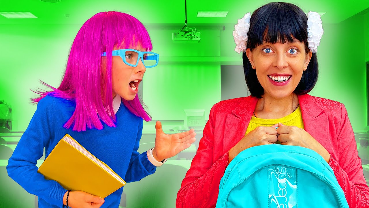 👩‍🏫  ELEVA devine PROFĂ 🎒 Oare ajunge la PSIHIATRIE ? 🤸‍♀️