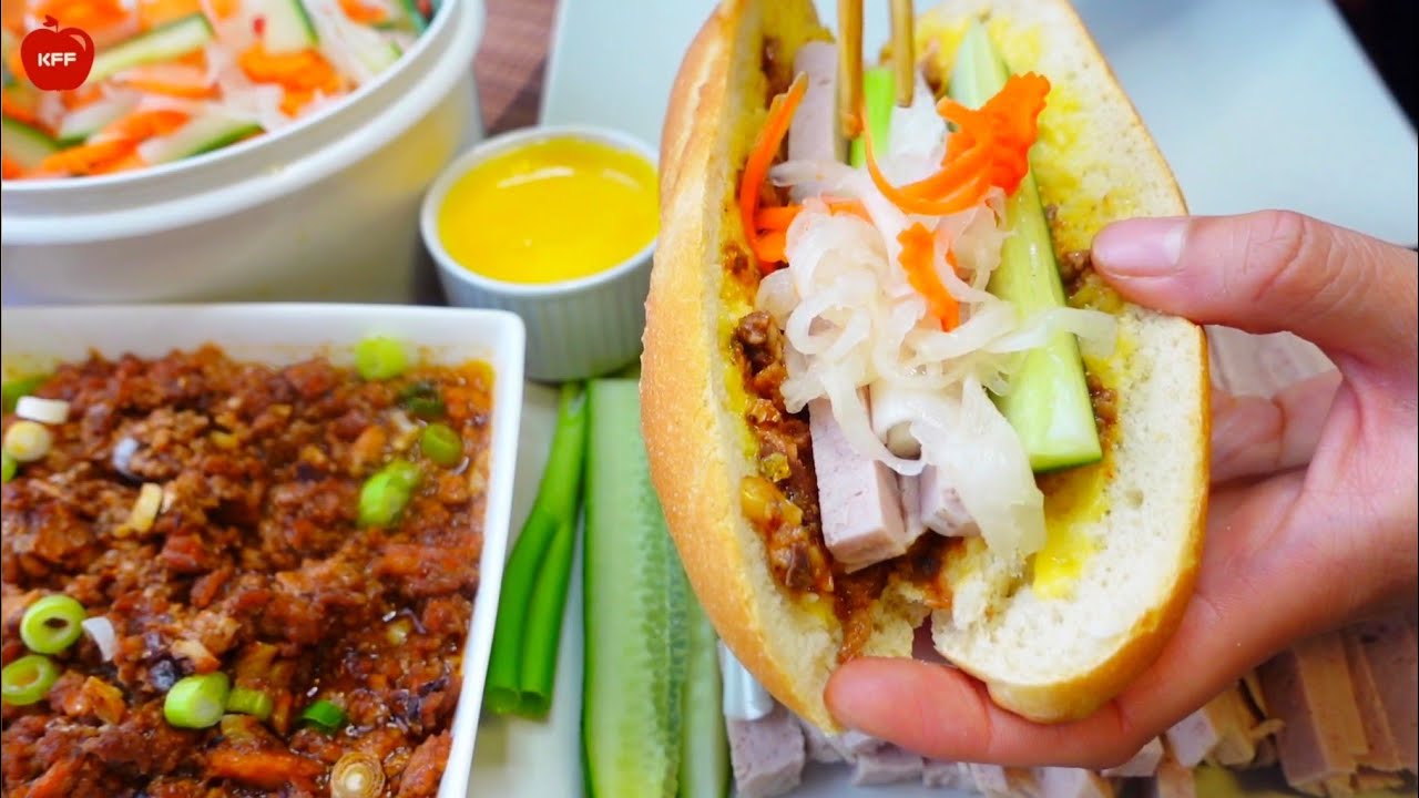 ឆាសាច់ជ្រូកលាបនំបុ័ងបរ័ដាក់សាច់ ងាយធ្វើមែនទែន || Khmer Style Bread Spread