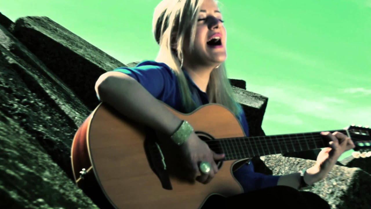 Farsi Christian Song- How Great Is Our God - Darya