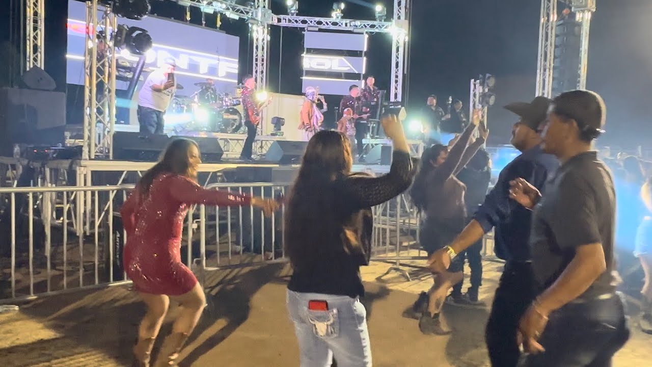 Grupo Sin Control en Santa María (Diablos)