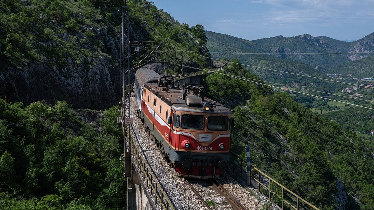 Bahnidylle Montenegro: Wenige Züge, aber spektakuläre Bergkulisse [4K/60fps]
