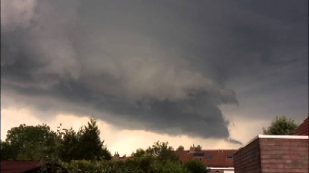 DRACHTEN - Een valwind