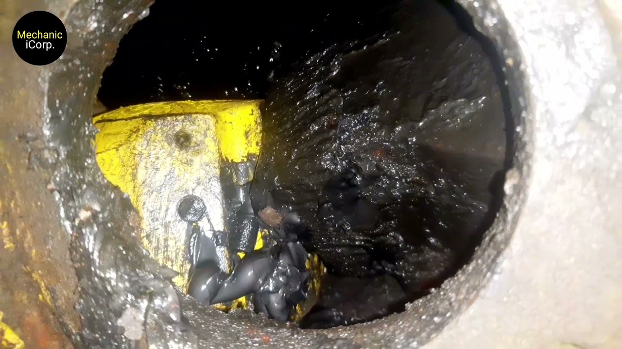 STANDING POSITION OVERHAUL UNDERCARRIAGE BULLDOZER KOMATSU D375