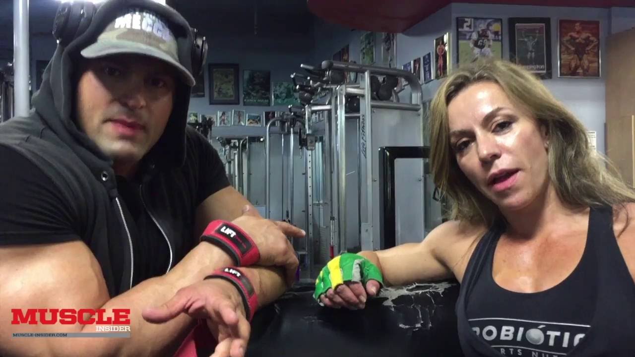 Men's Classic Physique Champ Arash Rahbar trains delts