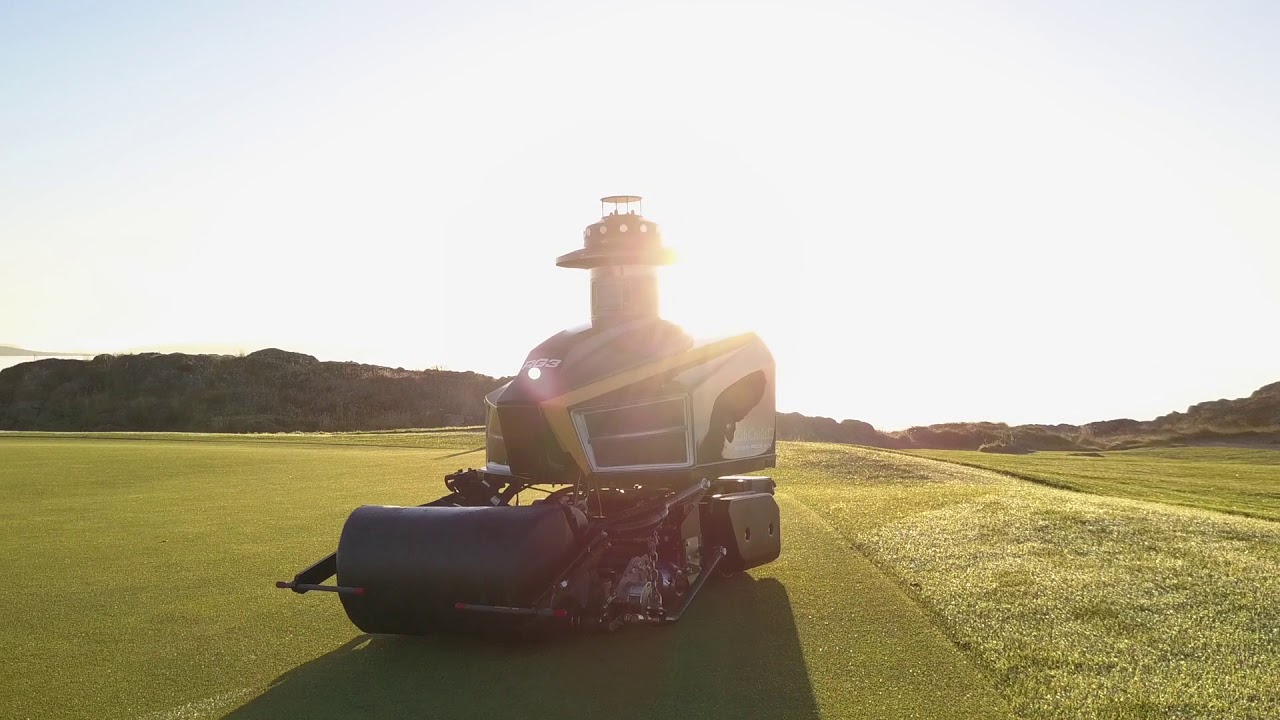 Victoria Golf Club tests the Cub Cadet RG3 Robot Green cutter