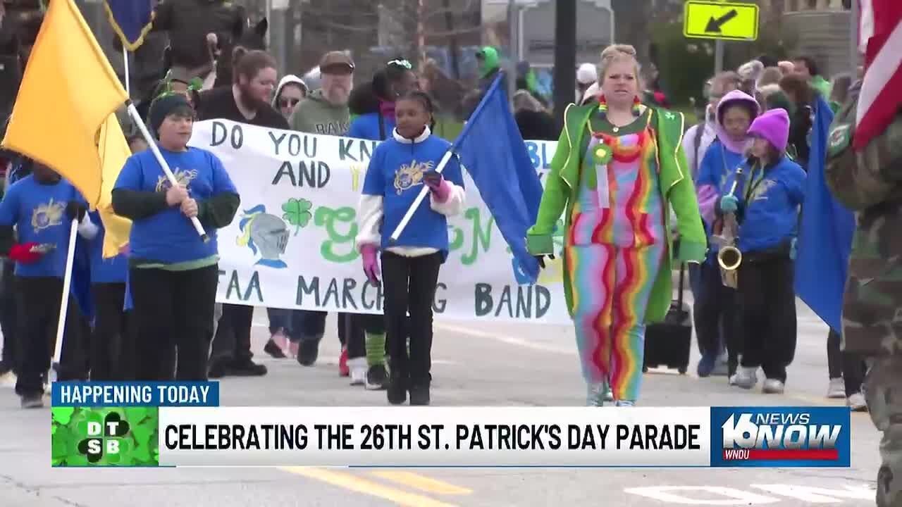 26-й ежегодный парад в честь Дня Святого Патрика в Саут-Бенде привлекает сотни людей в центр города.