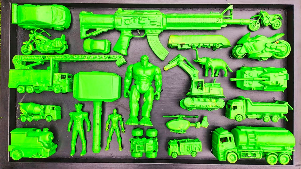 membersihkan mainan mobil balap,hulk,mobil dumtruk,palu Thor,mobil polisi,gajah,exsapator,kerta api